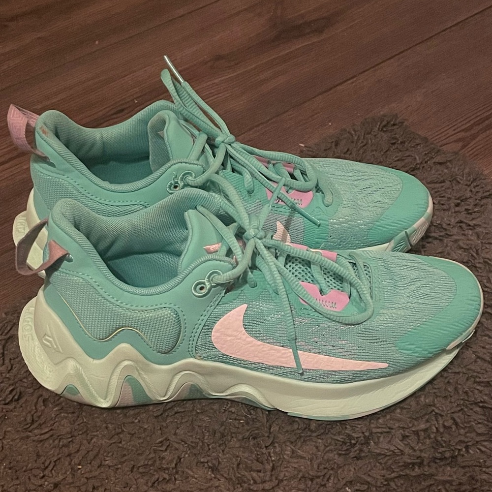 Nike giannis immortality basketball shoes